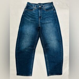 NWT Old Navy Mid-Rise Indigo Tapered Jeans